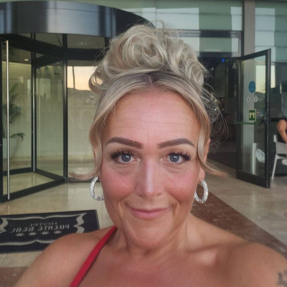 Stranded Curly Hair Messy Bun Scrunchie - Colour #18/22 Iris - Image 3